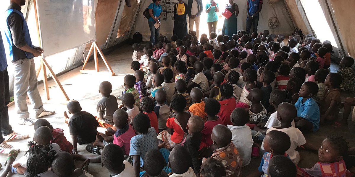 Des classes d’enfants dans un camp de réfugiés au Lunda Norte (JRS)