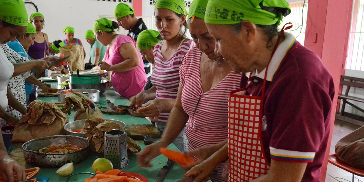 Des femmes prennent part à un atelier de nutrition et de cuisine alternative, organisé par JRS Venezuela pour aider les personnes à affronter la crise humanitaire (JRS)