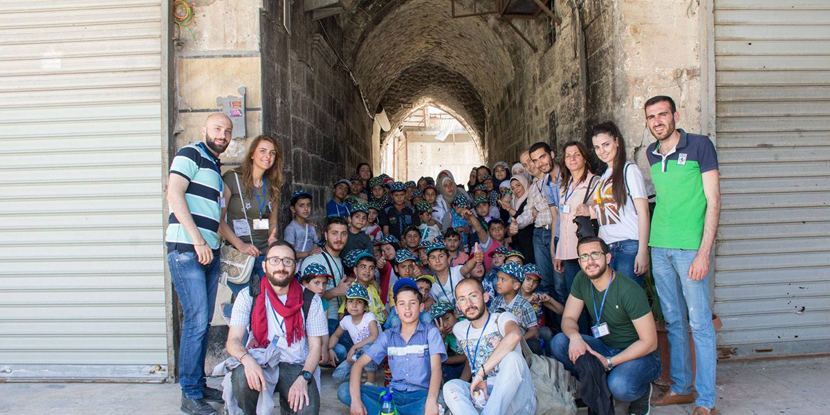 The students and teachers of the JRS Al-Sakhour Community Centre of Aleppo pose for a group photo